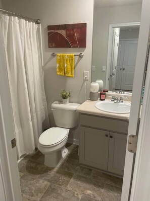 Casa, 3 habitaciones, patio | Baño