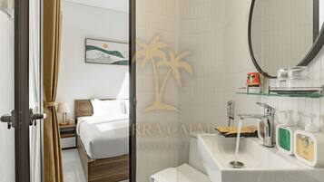 Vila, 6 kamar tidur, kolam renang pribadi | Kamar mandi | Shower, perlengkapan mandi gratis, pengering rambut, dan sandal