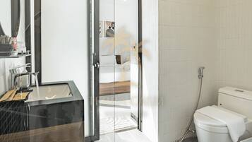 Vila, 6 kamar tidur, kolam renang pribadi | Kamar mandi | Shower, perlengkapan mandi gratis, pengering rambut, dan sandal