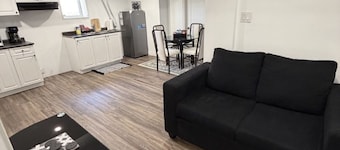 🏡 Modern 2-Bedroom Private Suite Near Niagara Falls | Sleeps 4 | Free Parking