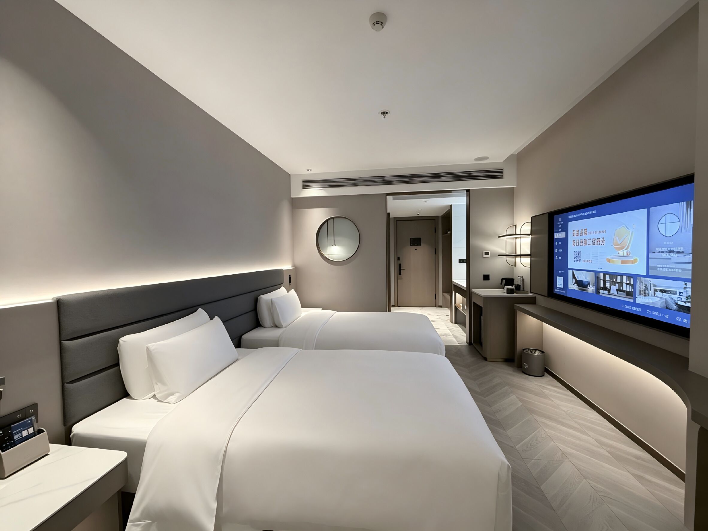 Executive Twin Room | Meja, langsir/tirai gelap terus, seterika/papan seterika, Wi-fi percuma 