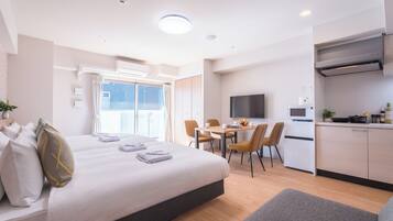 Deluxe Twin Room, City View | Desk, blackout drapes, iron/ironing board, free WiFi