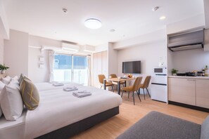 Kamar Twin Deluks, pemandangan kota | Meja kerja, tirai kedap cahaya, setrika/meja setrika, dan Wi-Fi gratis