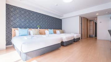 Deluxe Triple Room | Desk, blackout drapes, iron/ironing board, free WiFi