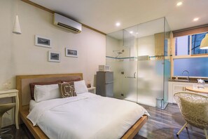 Iron/ironing board, free WiFi - Ember House Saigon (Xuan Hoa Ward)