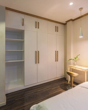 Iron/ironing board, free WiFi - Ember House Saigon (Xuan Hoa Ward)