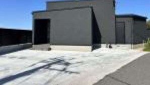A modern building with a flat roof and a large entrance. - Queen + 2 Double Beds + 2 Futons (ichinomiyamachiitinomiya)