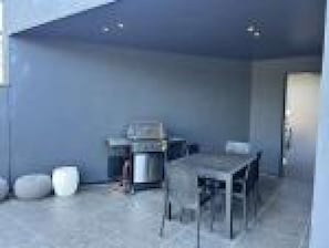 Outdoor dining - Queen + 2 Double Beds + 2 Futons (ichinomiyamachiitinomiya)