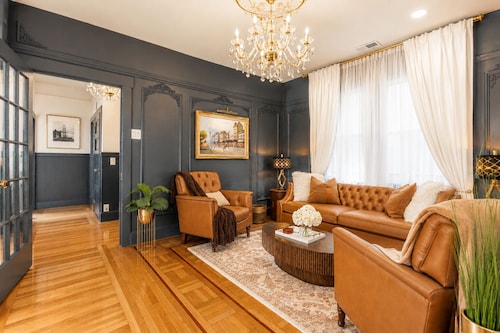 Steps from Ghirardelli Square • 4BR with Sauna, Arcade & Private Deck