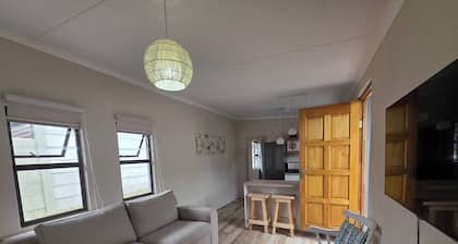 Tranquil 1-bedroom Apartment Near Gonubie Beach