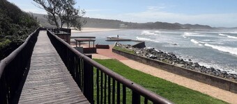 Tranquil 1-bedroom Apartment Near Gonubie Beach