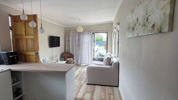 Apartment, 1 Bedroom, Accessible, Smoking | Interior