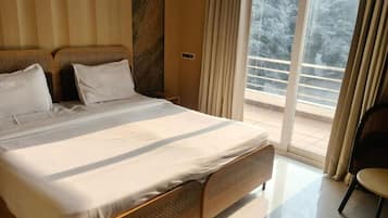 In-room safe, desk, laptop workspace, free WiFi