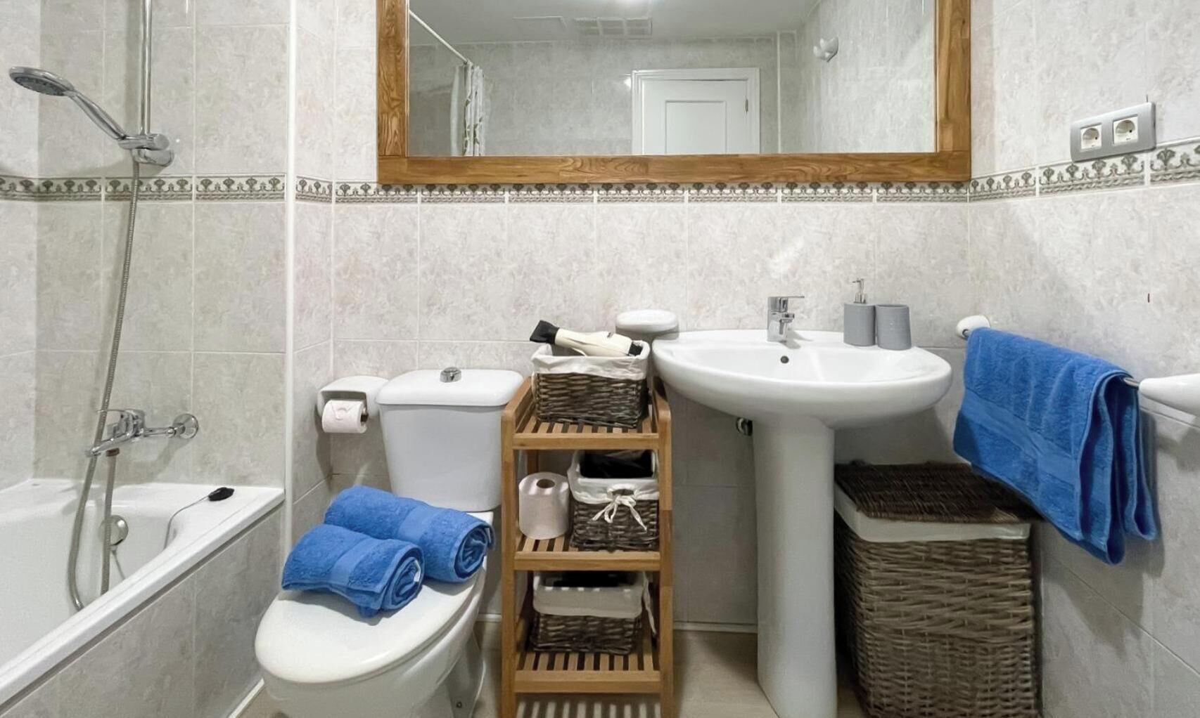 Dusche, Haartrockner, Handtücher