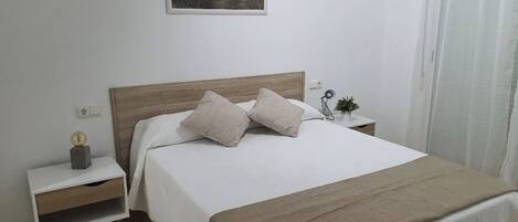 Iron/ironing board, Internet, bed sheets