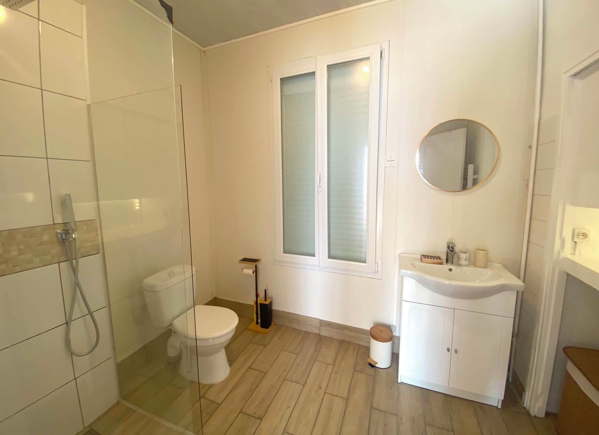Bruser, håndklæder, Sæbe, Toiletpapir