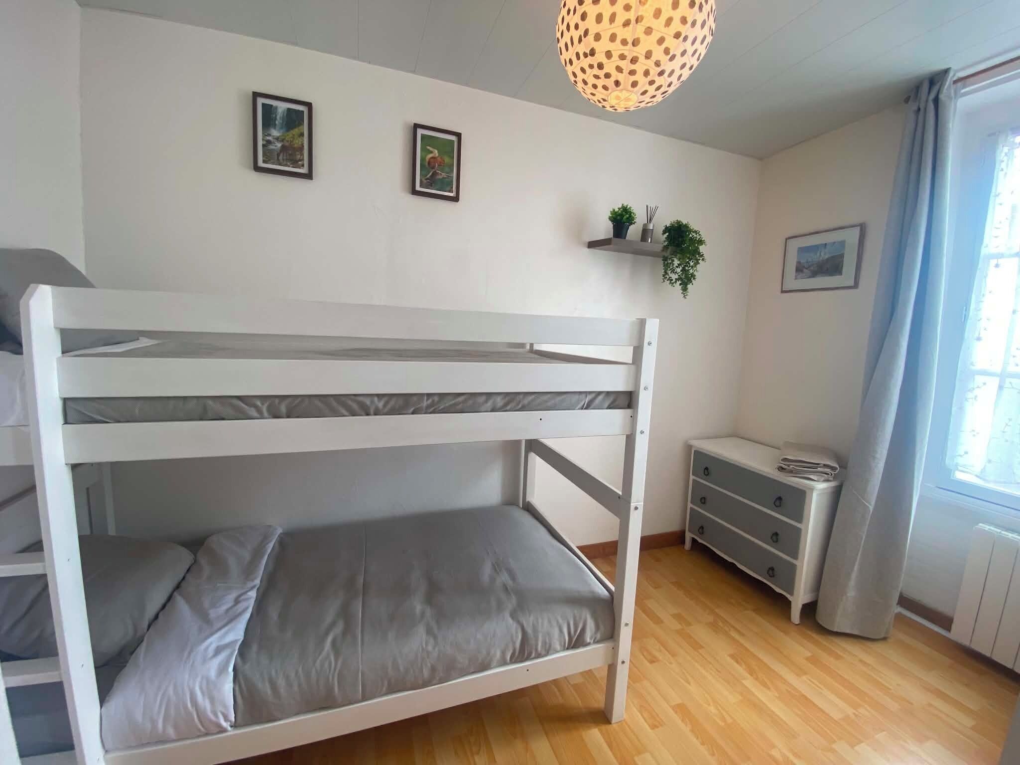 4 bedrooms, travel cot, free WiFi, bed sheets