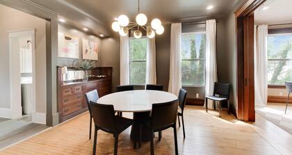 The Reunion House: Moody Flat Unit!