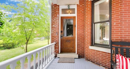The Reunion House: Tree Tops Flat Unit!