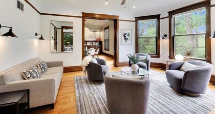 The Reunion House: Tree Tops Flat Unit!