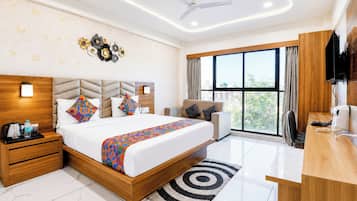 Hypo-allergenic bedding, desk, soundproofing, free WiFi