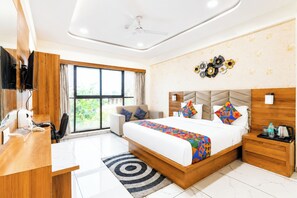 Hypo-allergenic bedding, desk, soundproofing, free WiFi - Hotel The Asiana M Ahmedabad (Ahmedabad)