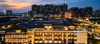 Luoyang Huamao Chunsong Hotel