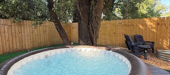 Close to downtown, HotTub, Fire Pit, Full Kitchen