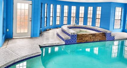 Spacious Family Retreat with Heated Indoor Pool & Tub, Sleeps 12