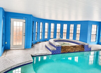 Spacious Family Retreat with Heated Indoor Pool & Tub, Sleeps 12