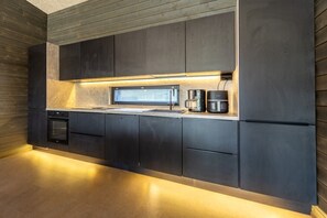 Fridge, oven, stovetop, dishwasher - Villa Noel A | Premium 4BR Villa | Near Ski Lifts (Kittilä)