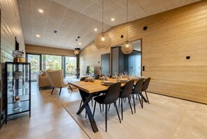 Dining - Villa Noel A | Premium 4BR Villa | Near Ski Lifts (Kittilä)
