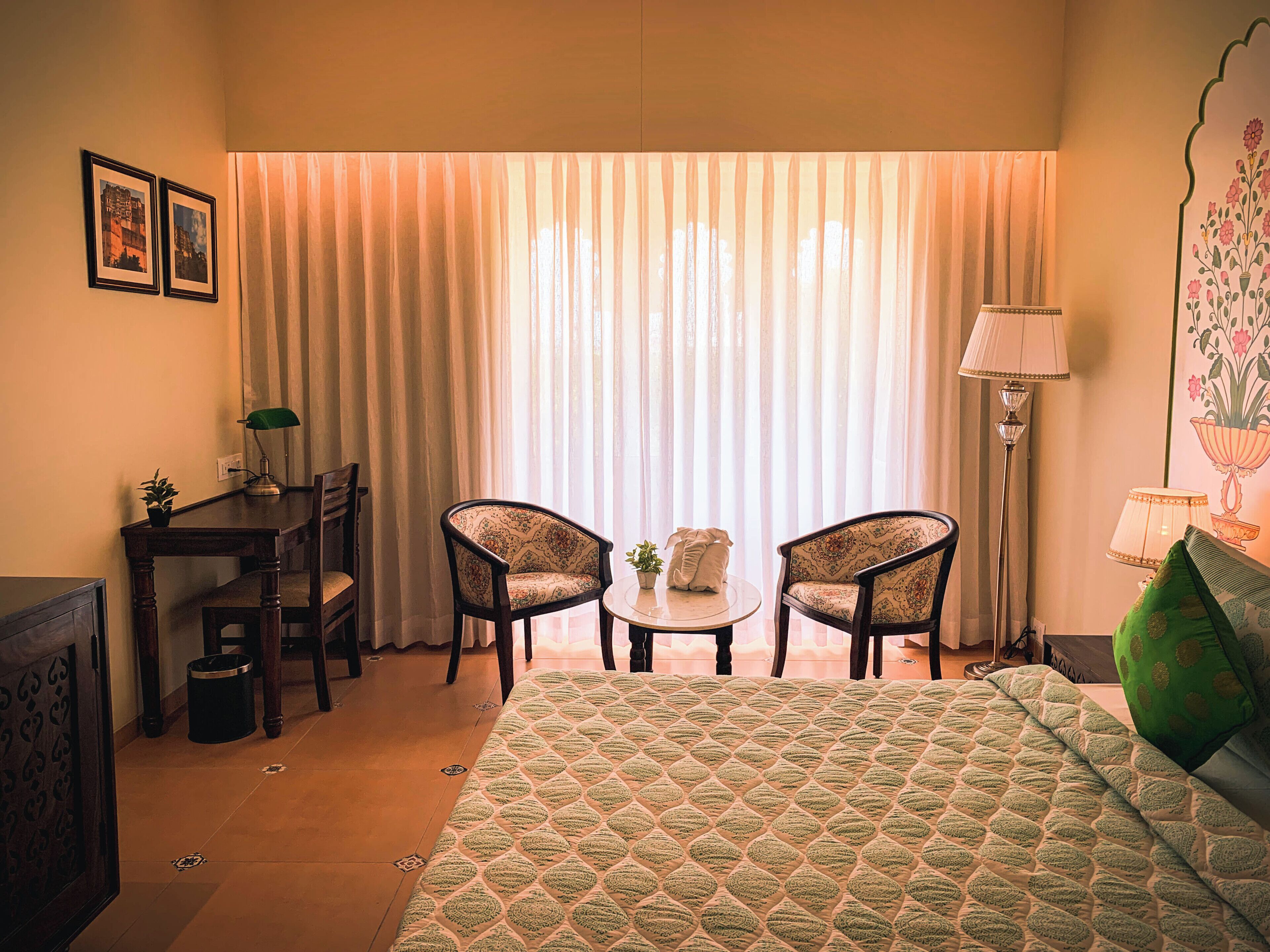Desk, laptop workspace, iron/ironing board, free WiFi