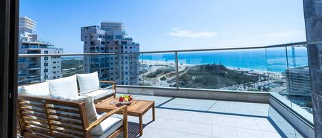 Apartment, Balcony, Sea View | Property grounds