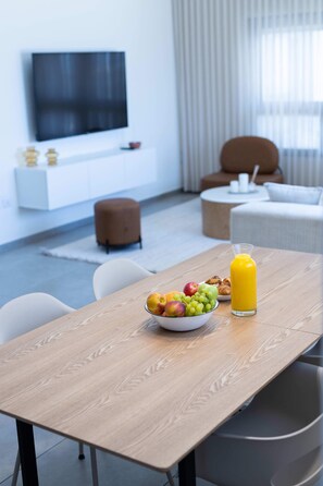 Dining - SeaFront Luxurious 3BR Apartment l Mamad (Rishon LeZion)