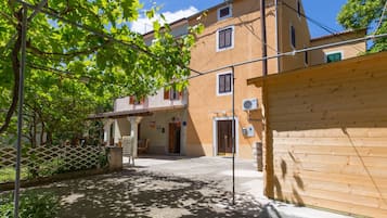 House (Holiday Home with Sea View) | Exterior