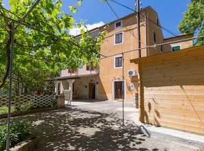 A residential building with a wooden fence, a balcony, and a door. - Villa Danci (Mali Losinj)