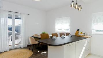 House (Four Bedroom Villa with Terrace) | Dining room