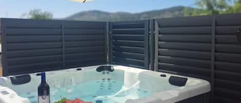 Hus (Four Bedroom Villa with Terrace) | Bubbelpool utomhus