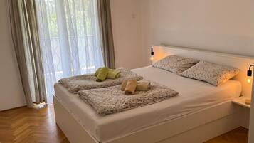 Apartment (Comford Two Bedroom Apartment with Ba) | 6 bedrooms, free WiFi