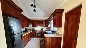 Private kitchen - Sun-Lit Family-Friendly Retreat w/ Pool, Minutes to Beach and Dining (Juan Dolio)