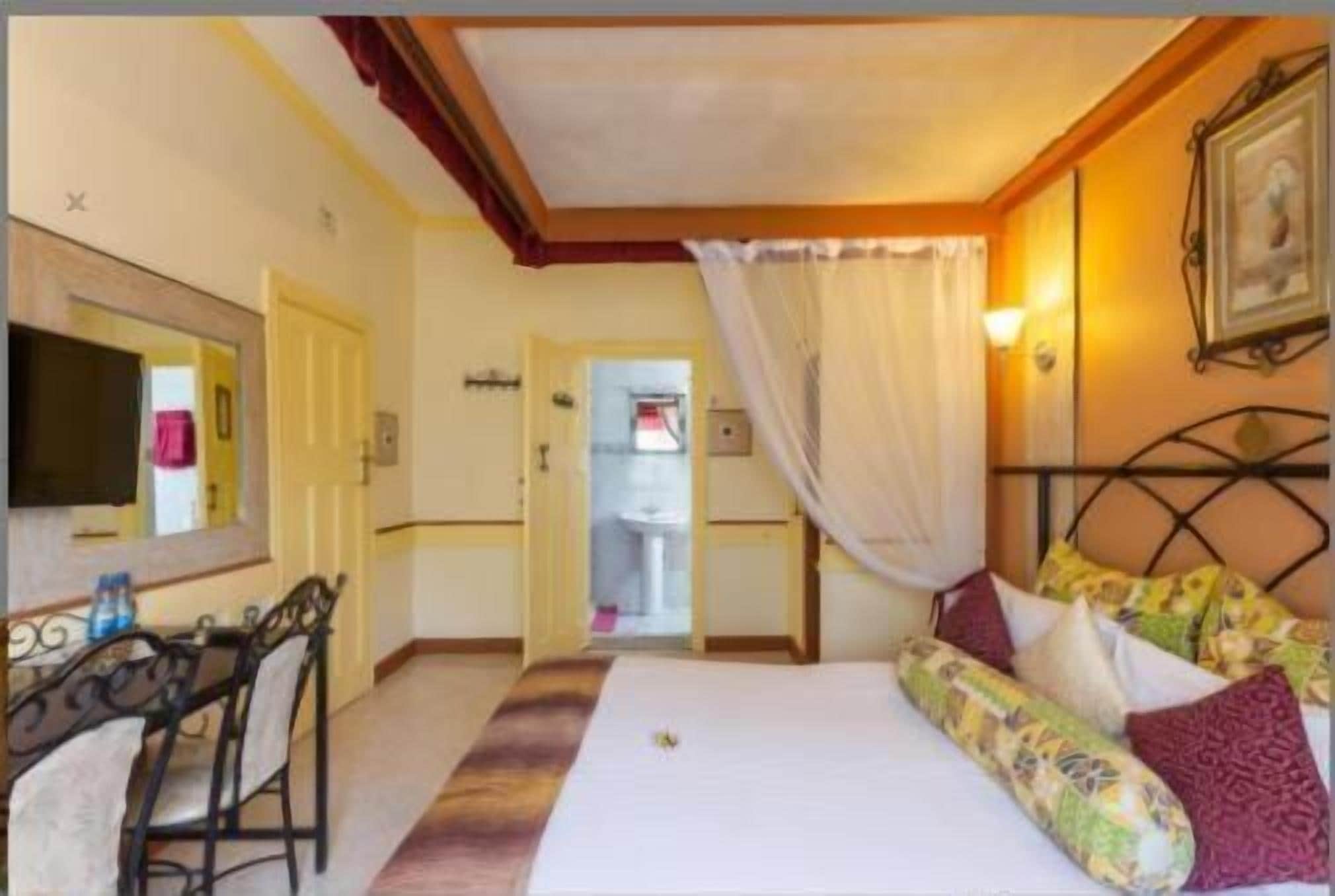 Superior Double Room, Park View | In-room safe, soundproofing, free WiFi
