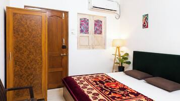 Standard Double Room, Multiple Beds, Air conditioning | Hypo-allergenic bedding, soundproofing, free WiFi