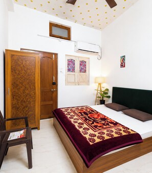 Standard Double Room, Multiple Beds, Air conditioning | Hypo-allergenic bedding, soundproofing, free WiFi - Hotel Shree Ram Kuti Ujjain (Ujjain)
