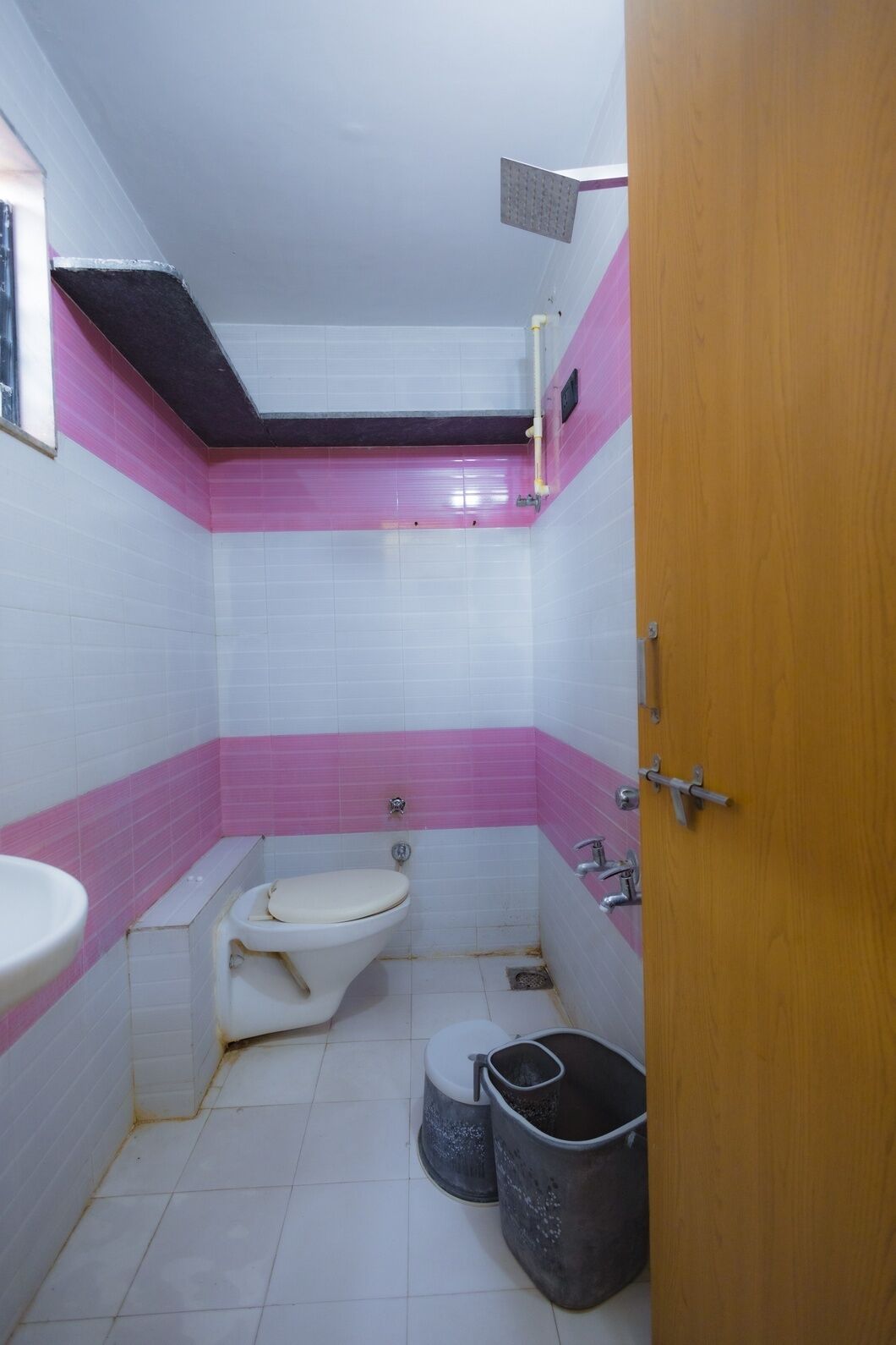 Shower, hair dryer, towels, toilet paper