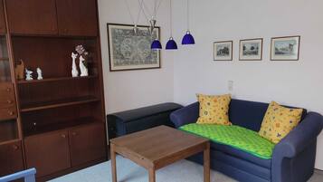 Apartment, 2 Bedrooms, Non Smoking, Kitchen | Living area