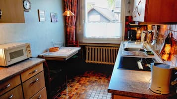 Apartment, 2 Bedrooms, Non Smoking, Kitchen | Private kitchen