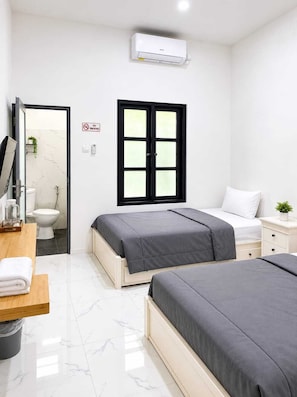 Free WiFi, bed sheets - Sekuto Inn (Kota Tegal)