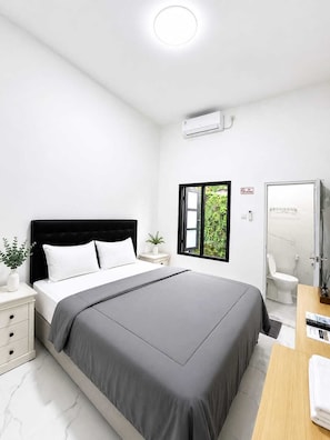 Free WiFi, bed sheets - Sekuto Inn (Kota Tegal)