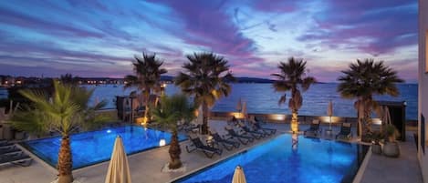 泳池